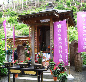 前田慶次供養塔